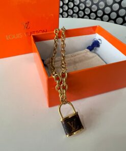Elegant Fashion Item