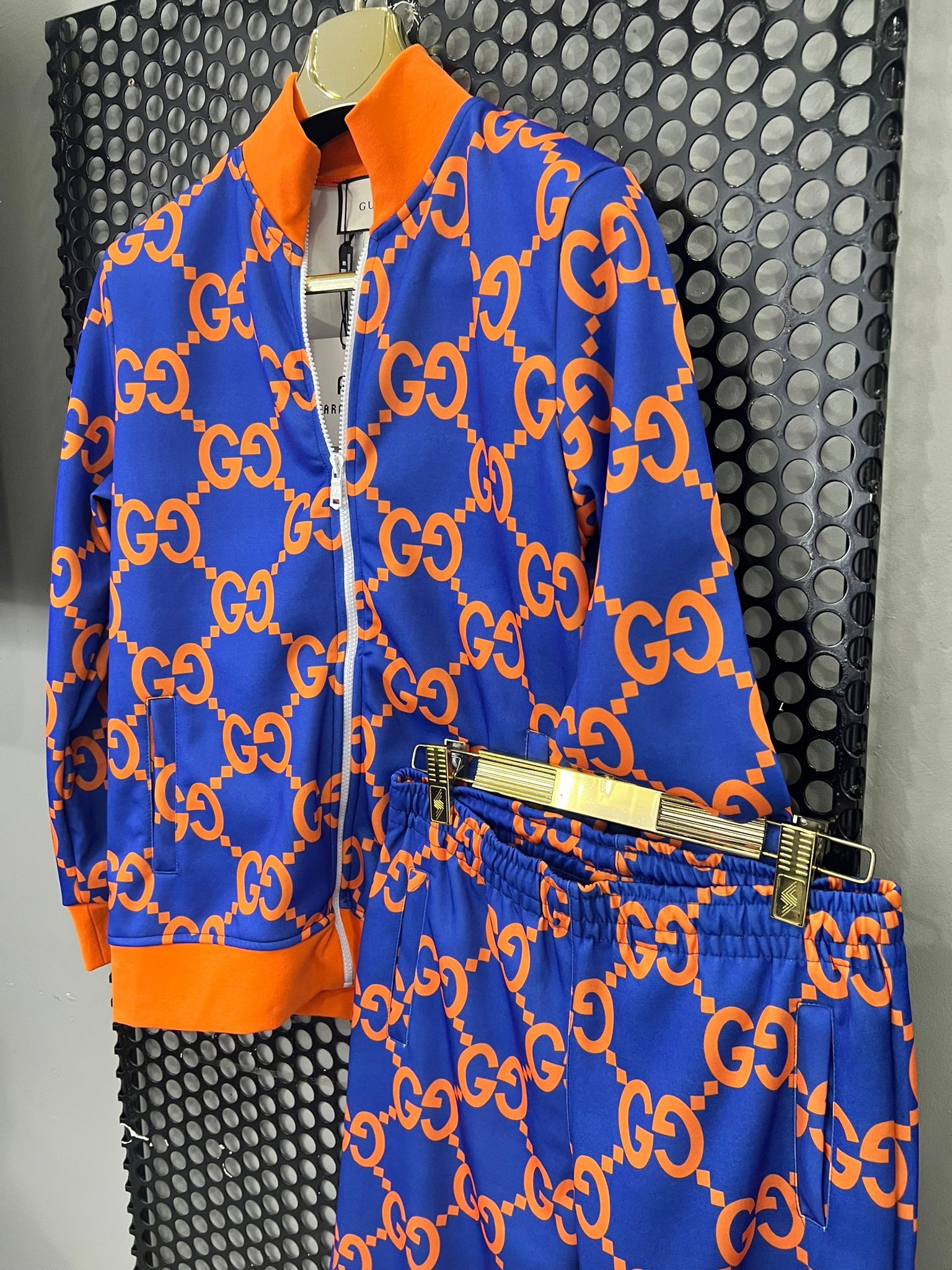 8e2c2503-669b-43bb-b18b-58cd3ced5c32