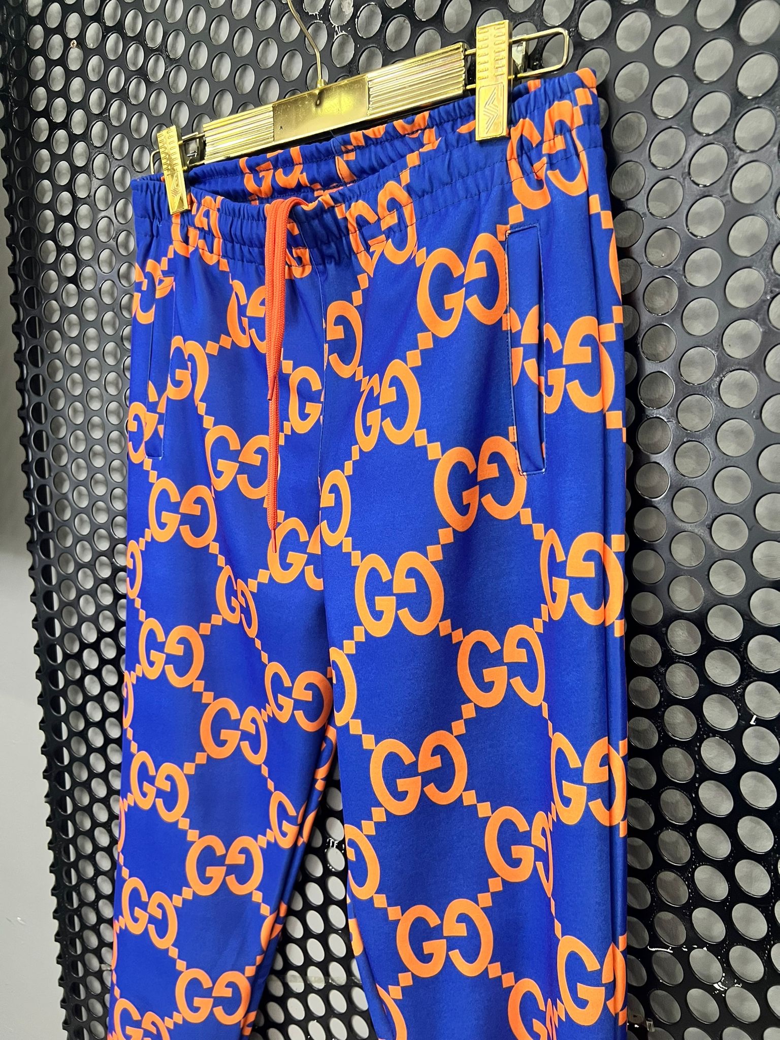 f93b14f0-e1f1-4dfa-91c3-a483ba8a11a9