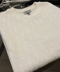 Minimalist Fashion Logo T-shirt