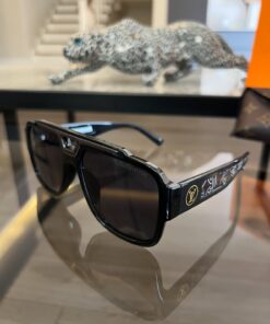 Designer-inspired Fashion Sunglasses