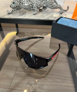 Street-style Fashion Sunglasses